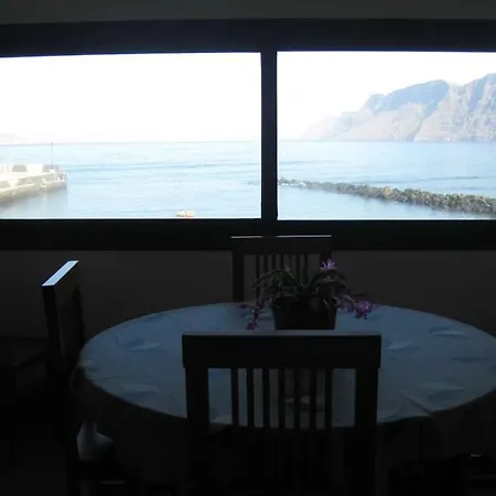 La Caleta Sleeps 5 Wifi Apartman *