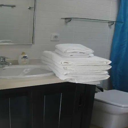 La Caleta Sleeps 5 Wifi Daire